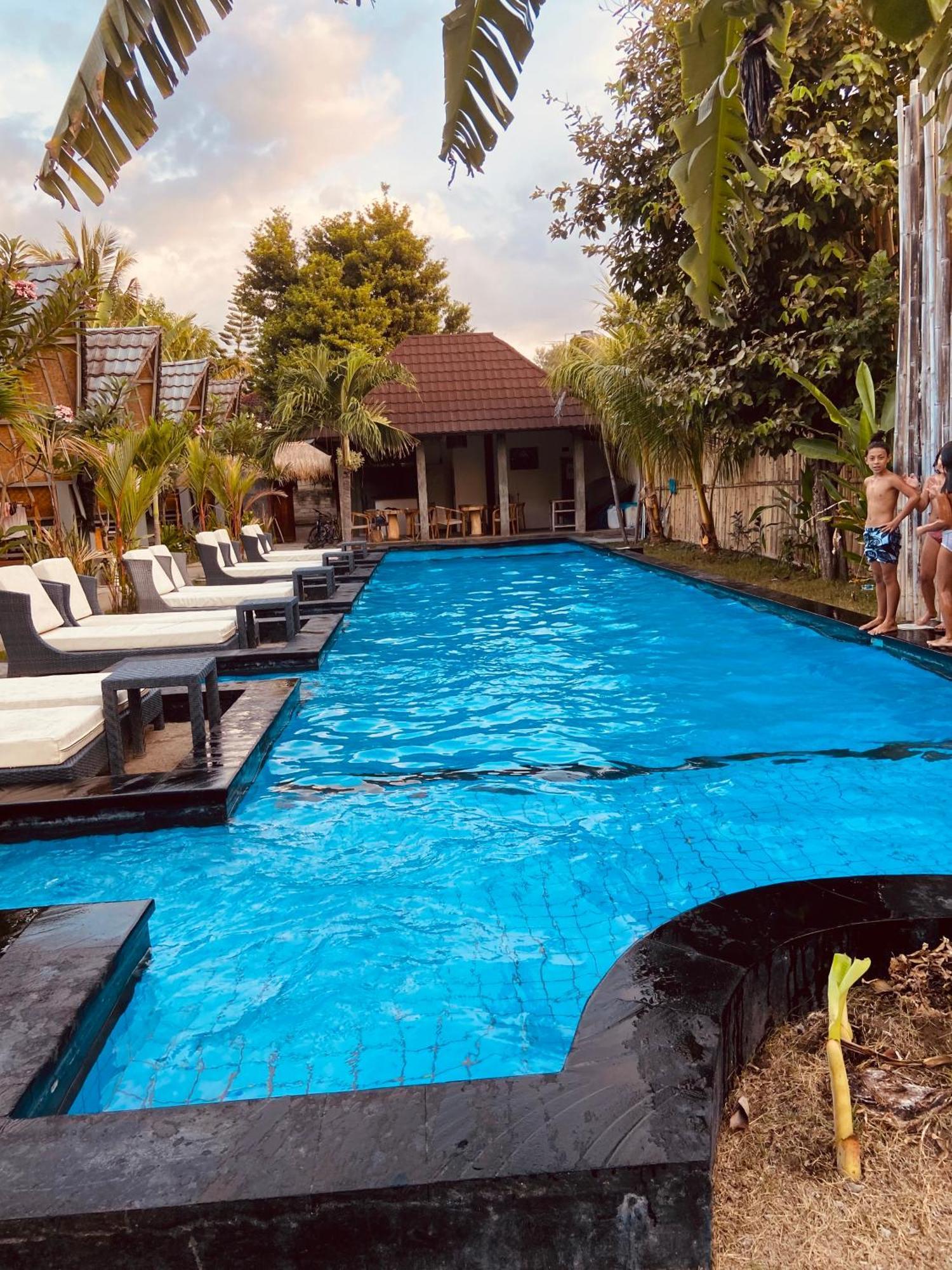 Pink Flamingo Hotel Gili Islands Exterior photo