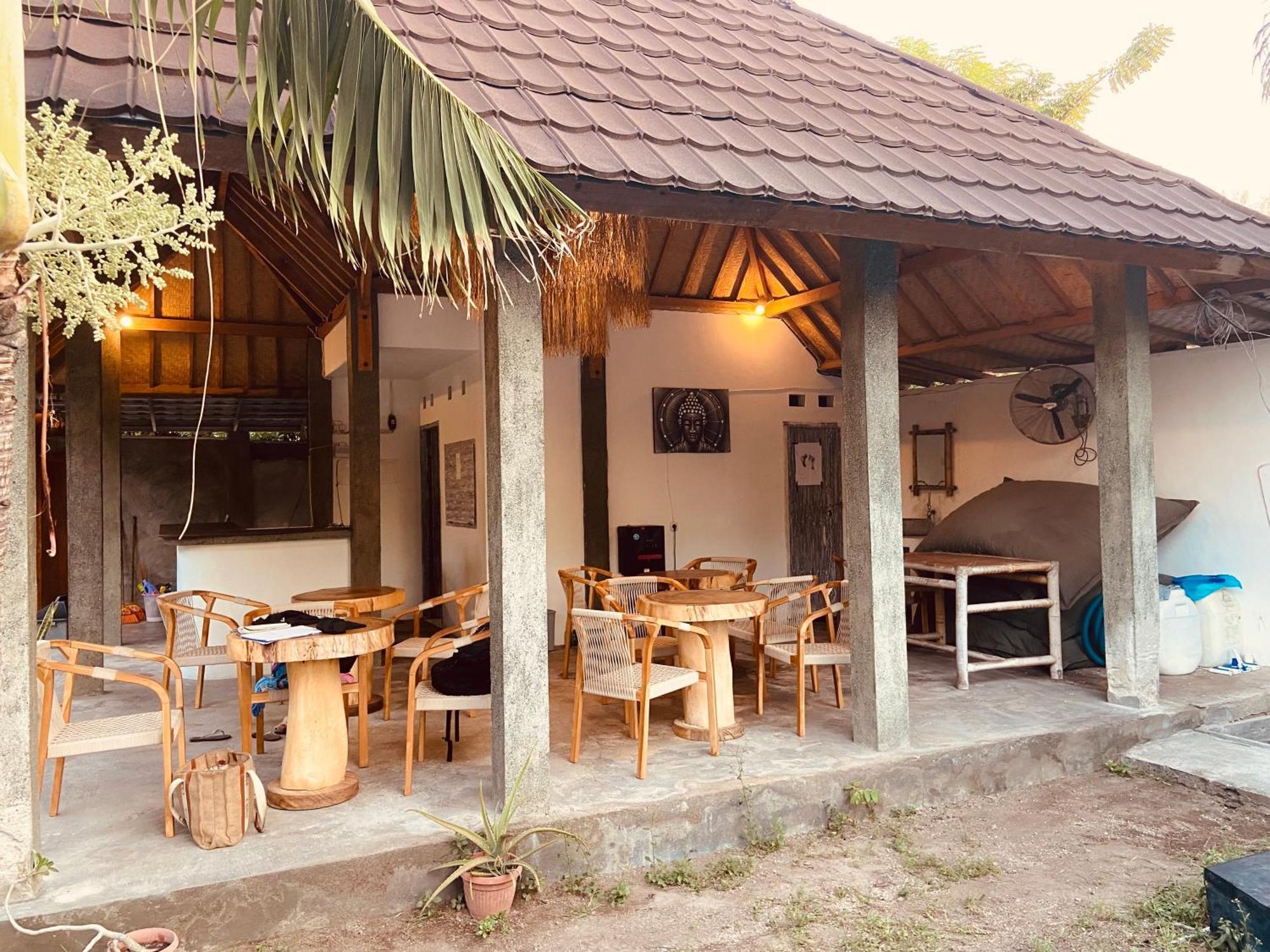 Pink Flamingo Hotel Gili Islands Exterior photo